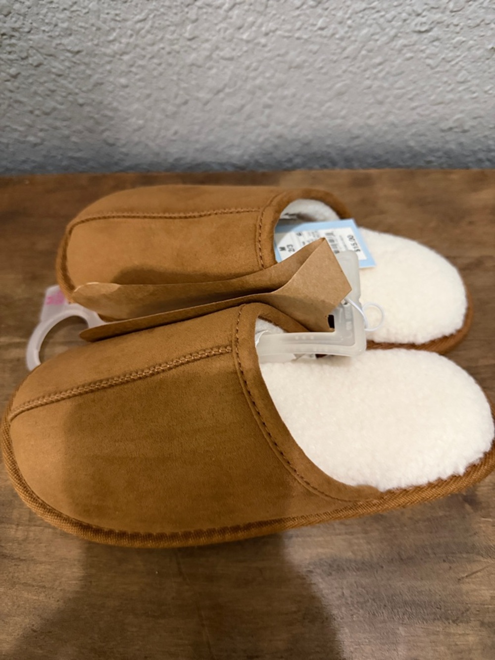 Cat &Jack Cozy Faux Suede Shearling Lined Slippers - Camel size 2/3 - Picture 2 of 6